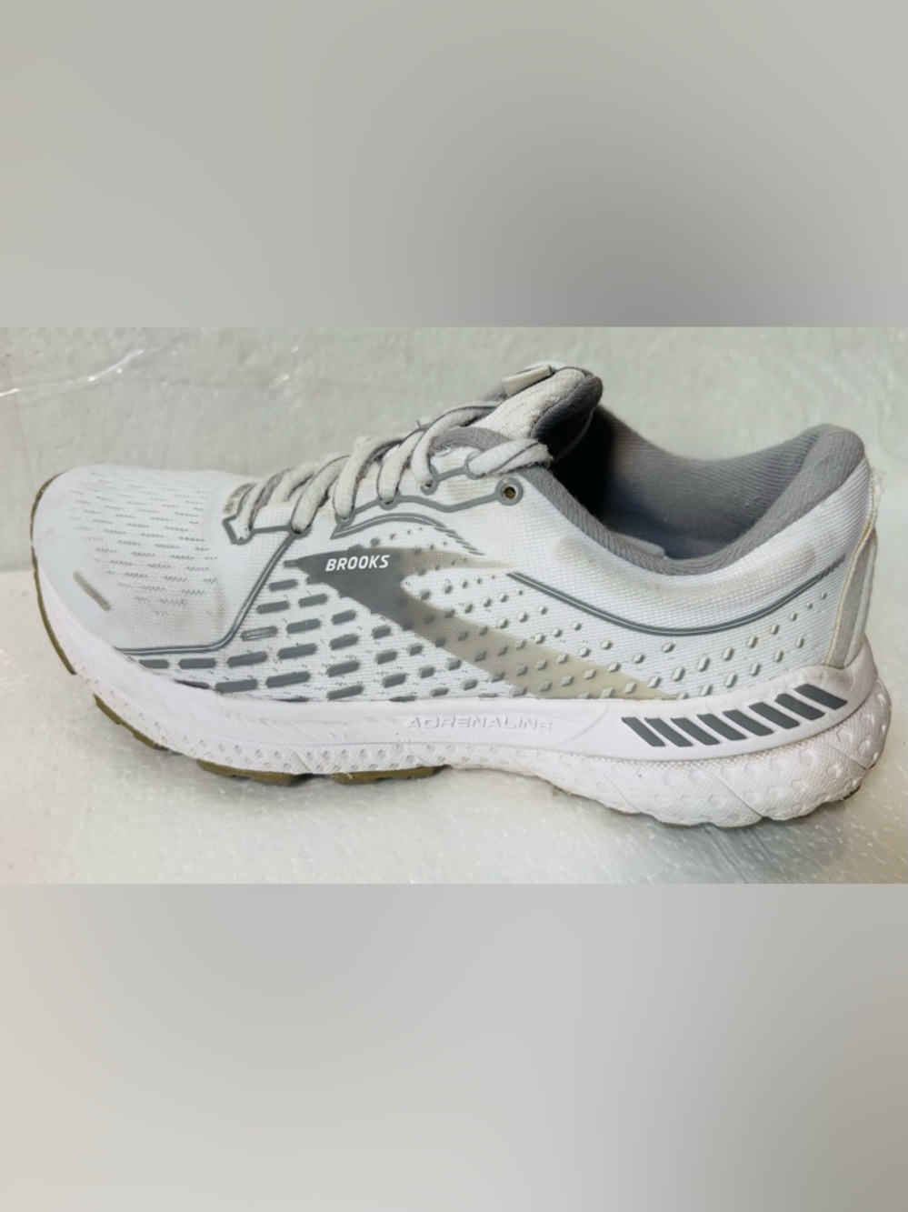 Women’s Brooks Adrenaline 21 Gray/Ice Color Running Shoes Size 6